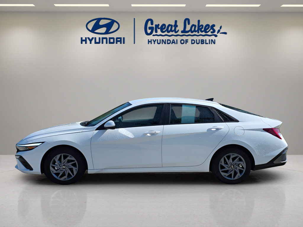 Used 2026 Hyundai Elantra Hybrid FWD image 2