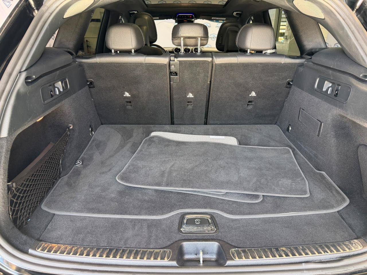 Used 2024 Mercedes-Benz GLC 300 4MATIC image 23