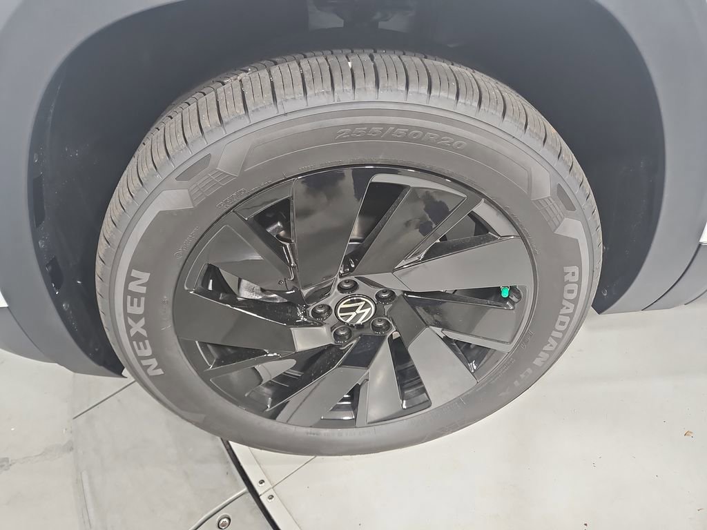 New 2026 Volkswagen Atlas Cross Sport SE image 26