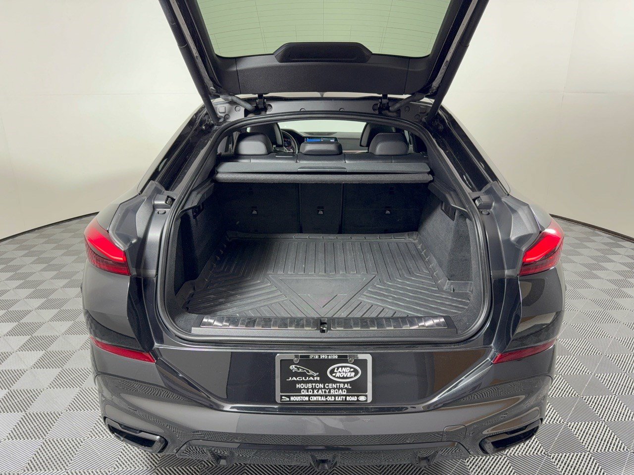 Used 2021 BMW X6 M50i AWD/4WD image 28