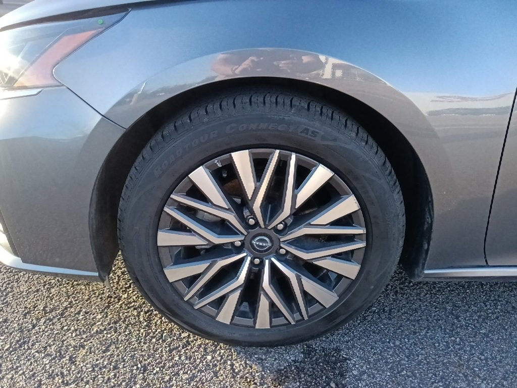 Used 2024 Nissan Altima 2.5 SV image 10