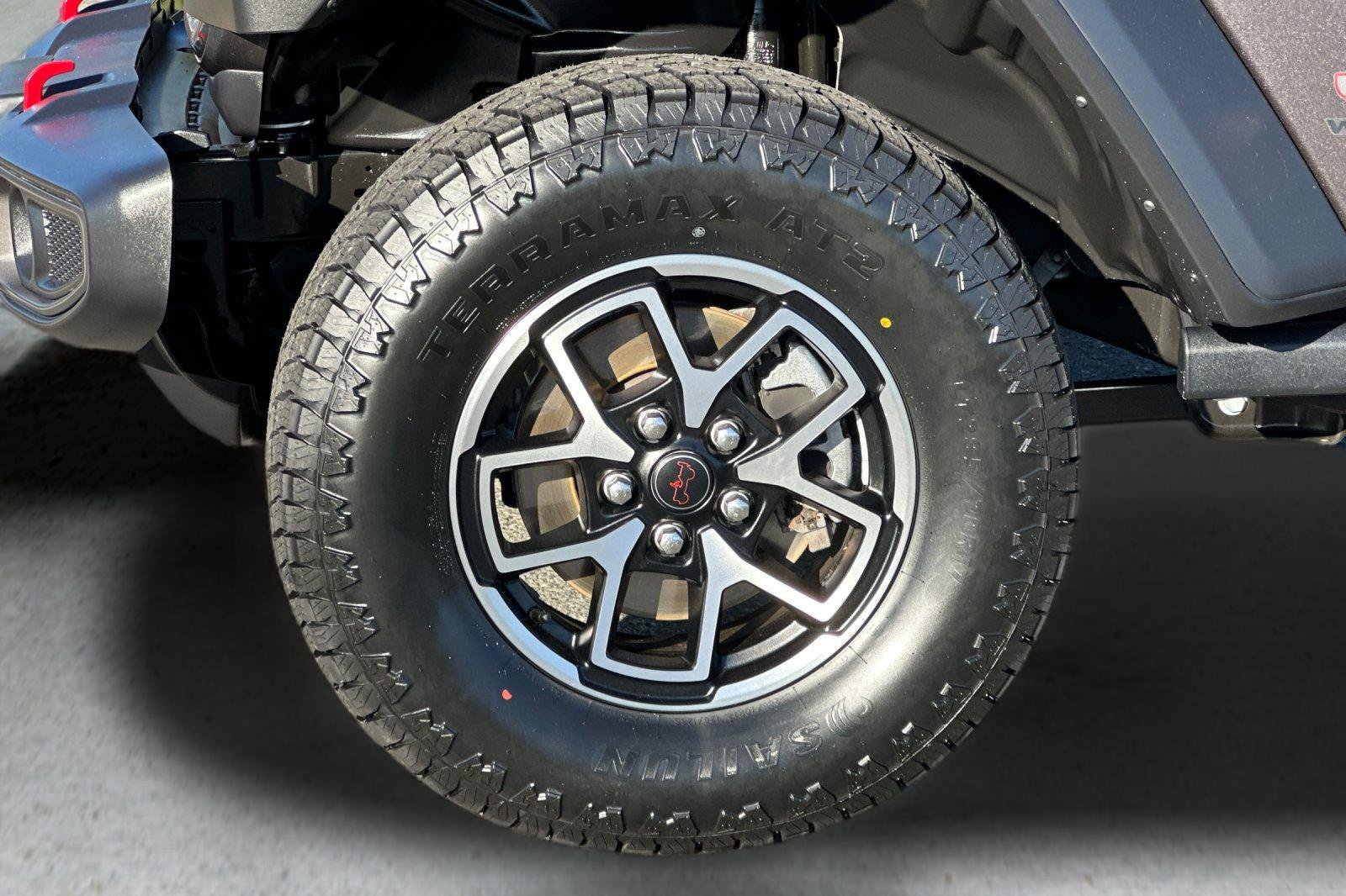 Used 2025 Jeep Wrangler Unlimited Rubicon AWD/4WD image 24