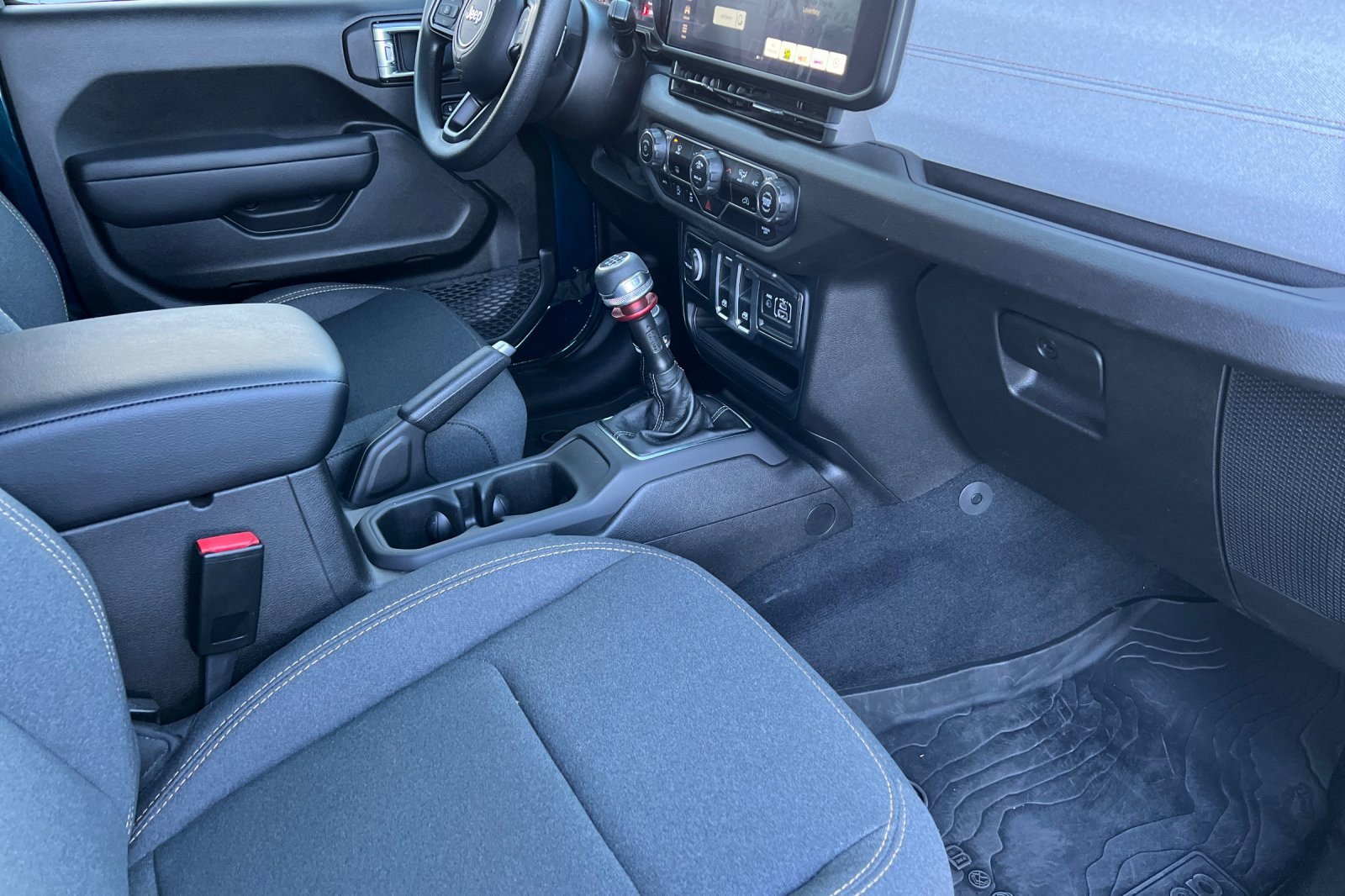 Used 2025 Jeep Wrangler Sport image 12