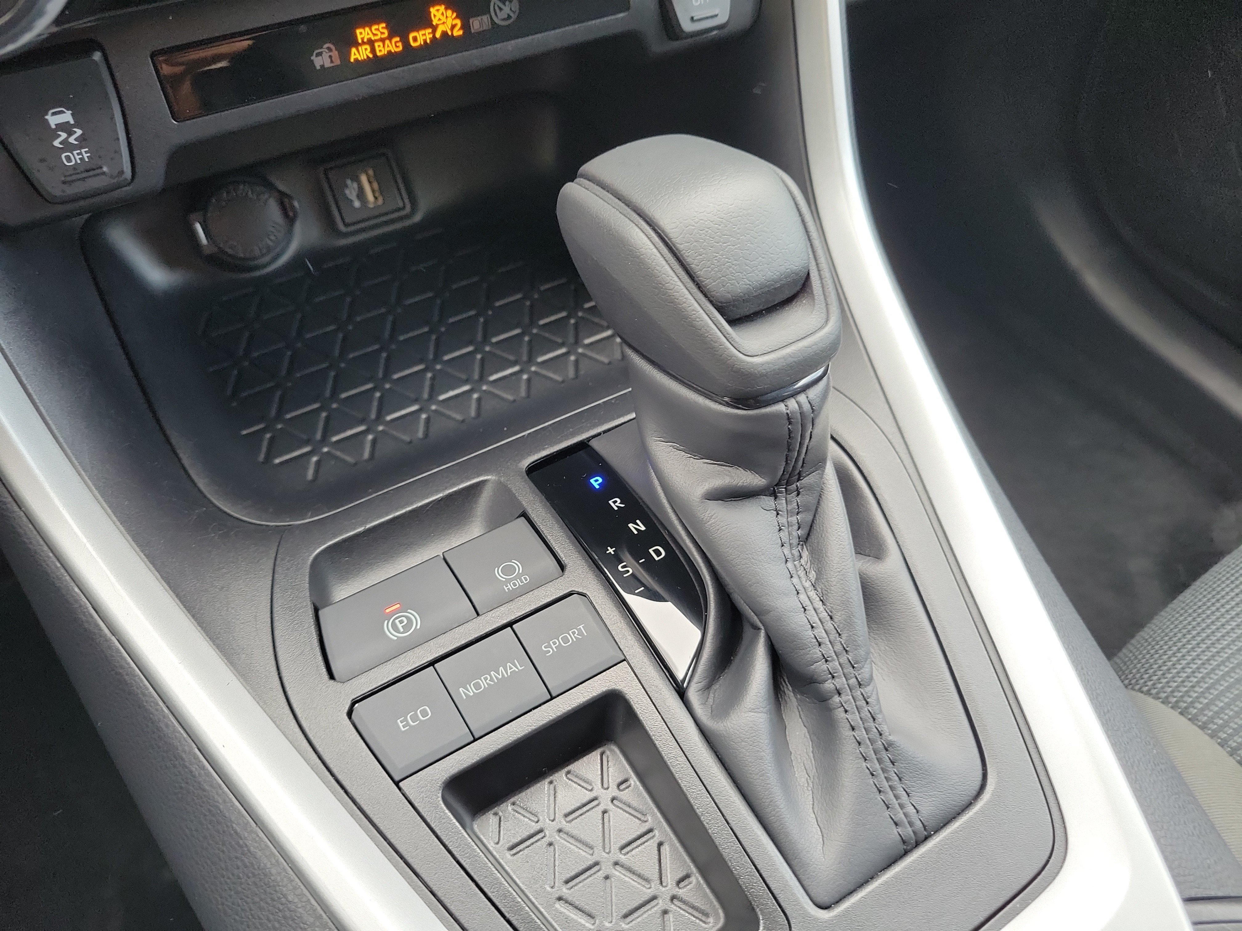 Certified 2025 Toyota RAV4 LE FWD image 27
