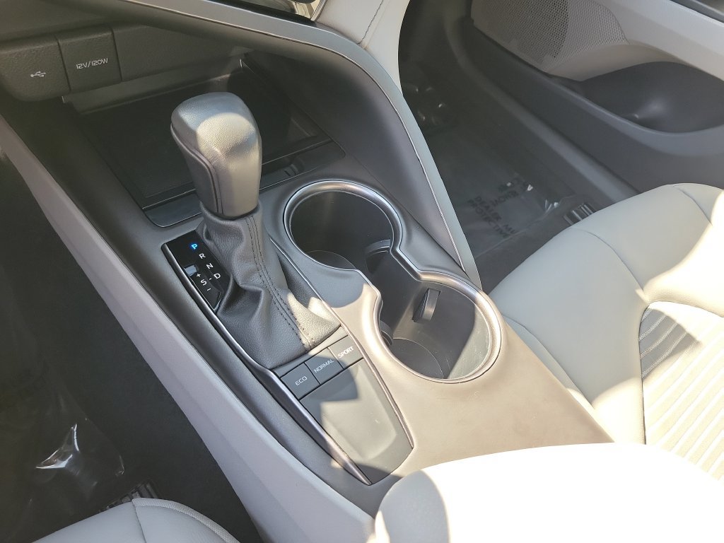 Used 2024 Toyota Camry SE w/ Convenience Package FWD image 19