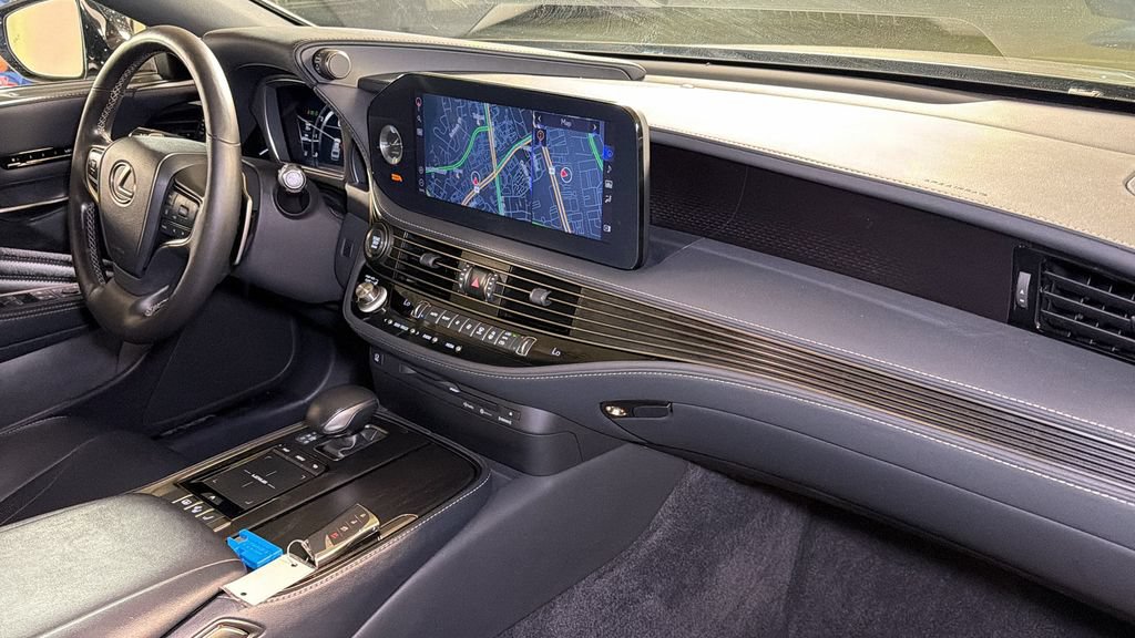 Certified 2021 Lexus LS 500 AWD w/ Accessory Package (Z1) image 11