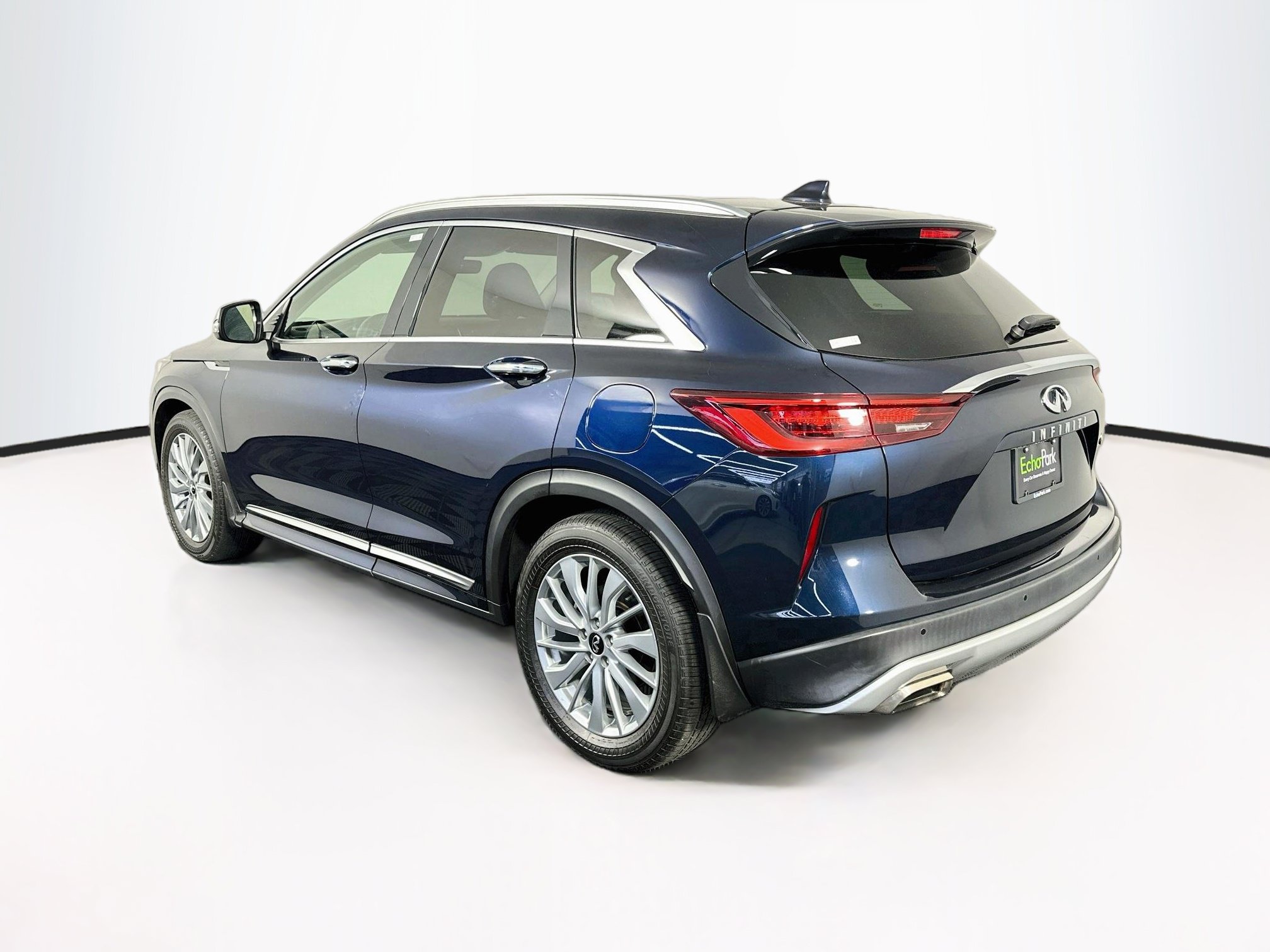 Used 2023 INFINITI QX50 Luxe w/ Accent Package FWD image 5