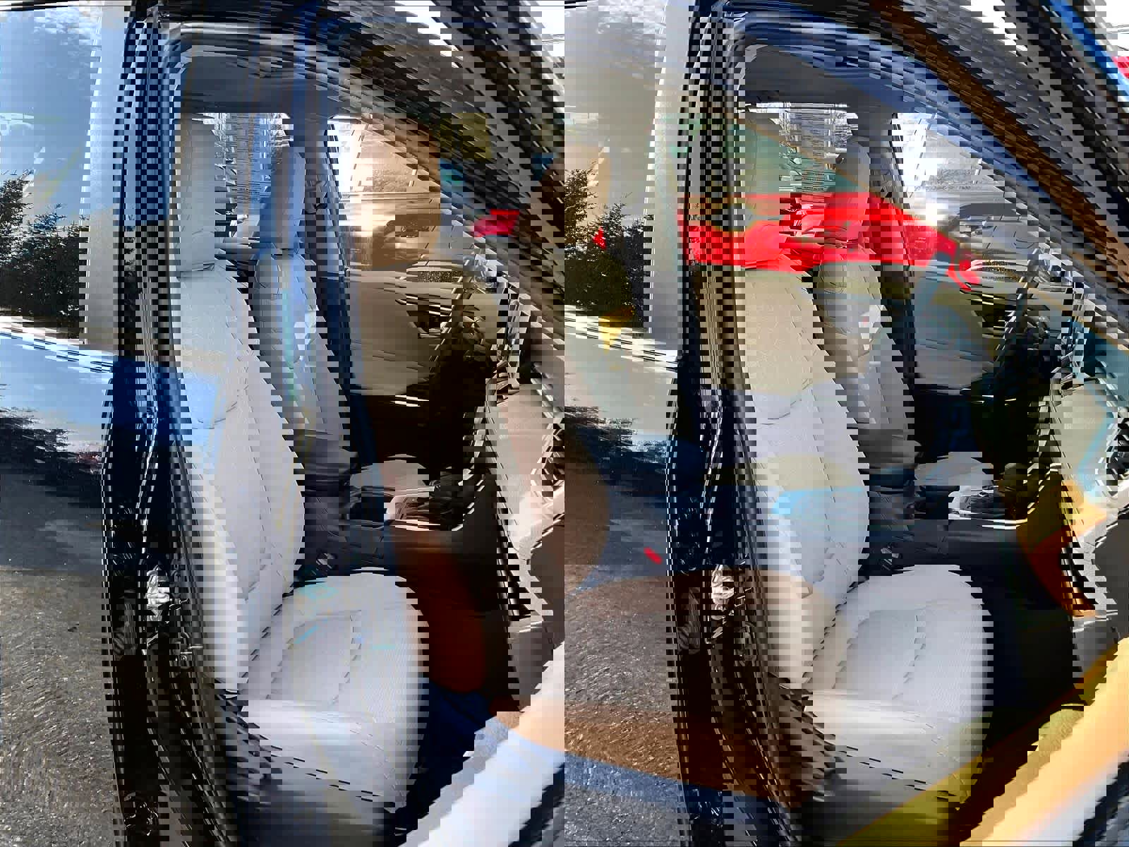 Used 2023 Toyota RAV4 XLE image 11