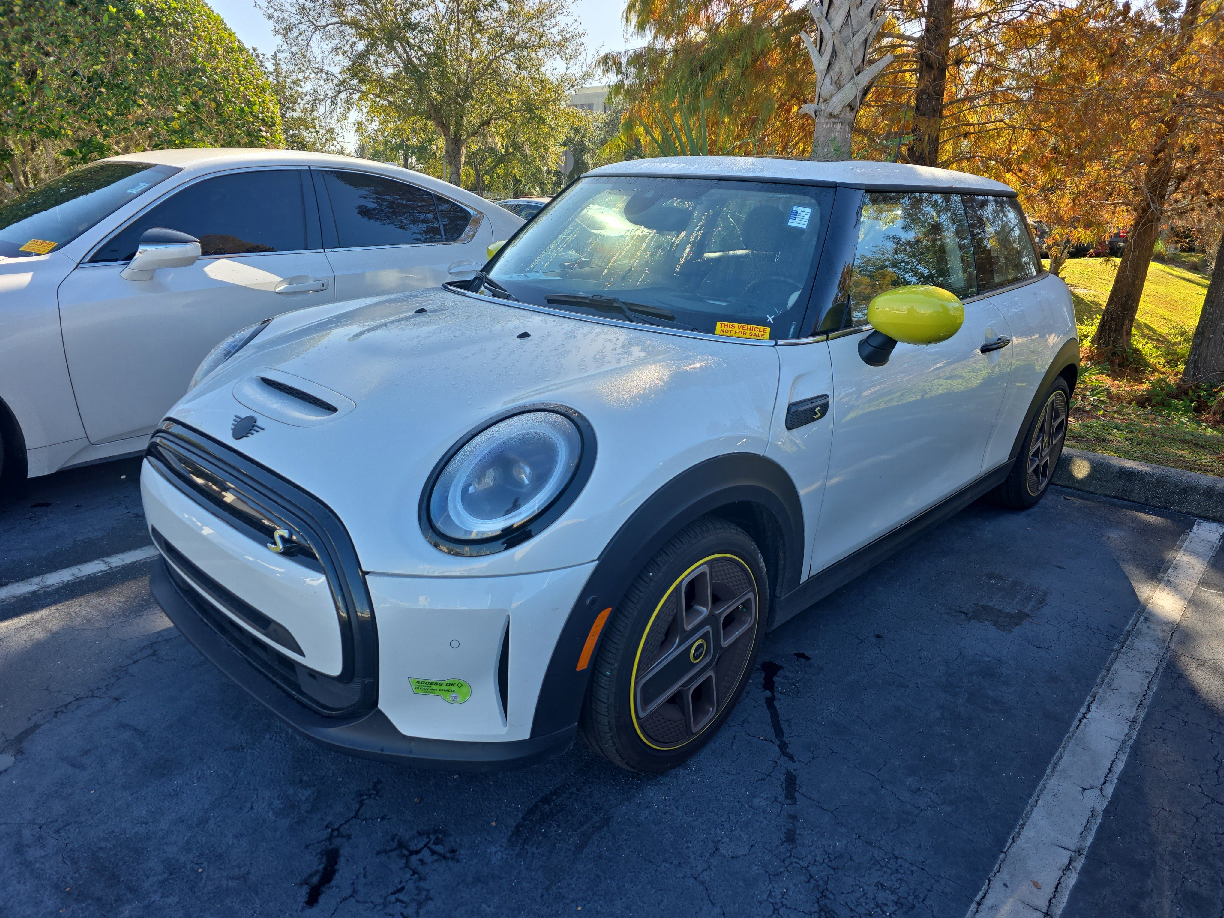 Used 2024 MINI Cooper SE image 3