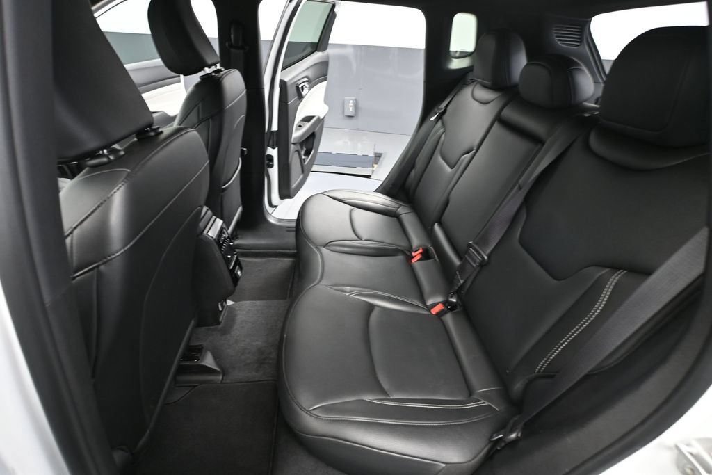 Used 2026 Jeep Compass Limited AWD/4WD image 30