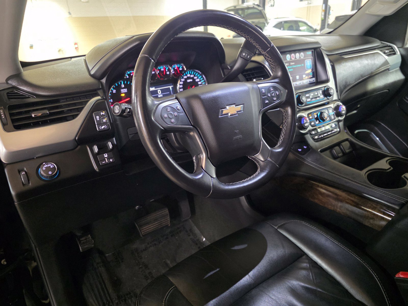 Used 2015 Chevrolet Suburban LT RWD image 25