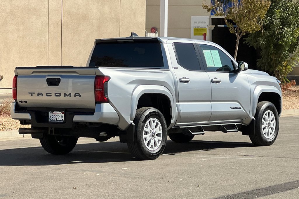 Certified 2025 Toyota Tacoma SR5 AWD/4WD image 5