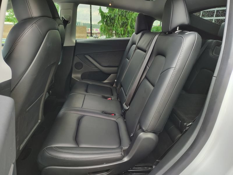 Used 2025 Tesla Model Y Long Range AWD/4WD image 17