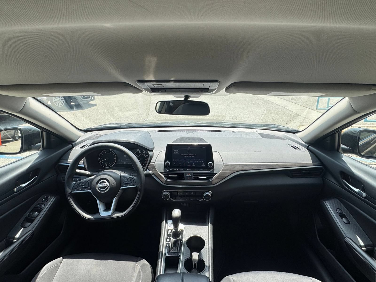 Used 2025 Nissan Altima 2.5 SV FWD image 33