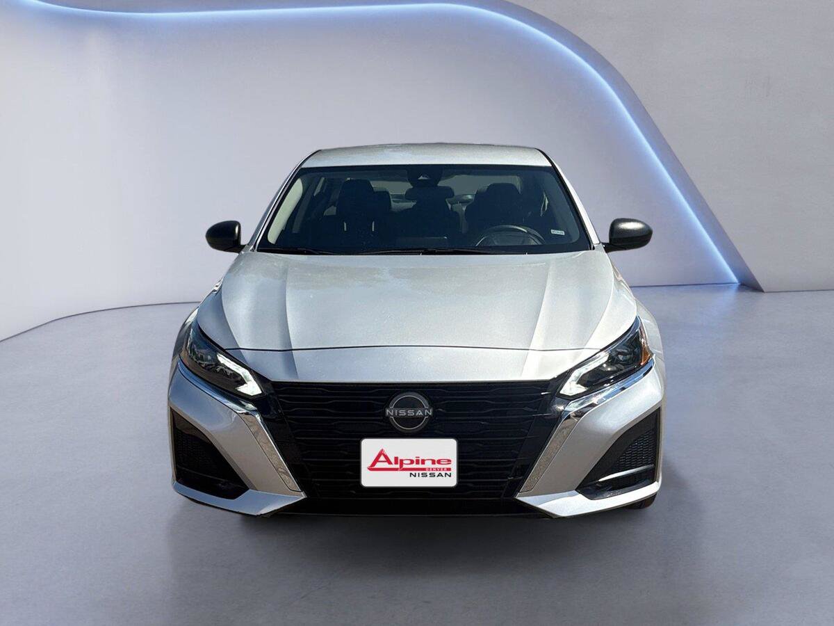 Used 2024 Nissan Altima 2.5 SV FWD image 8