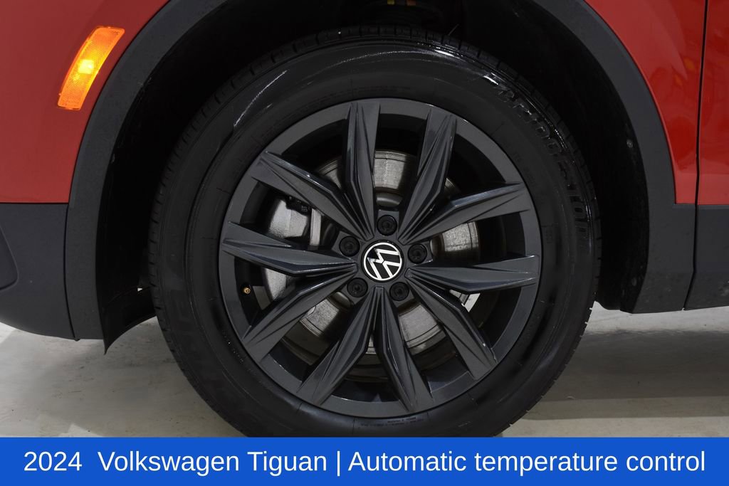 Used 2024 Volkswagen Tiguan SE image 6