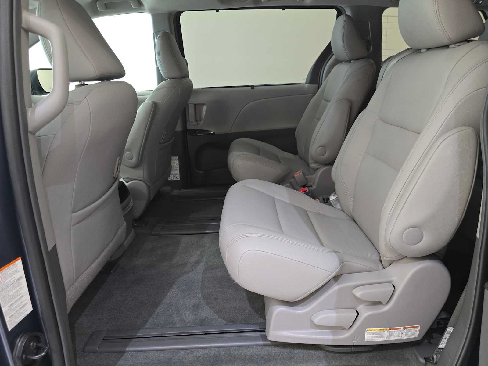 Used 2017 Toyota Sienna XLE FWD image 24
