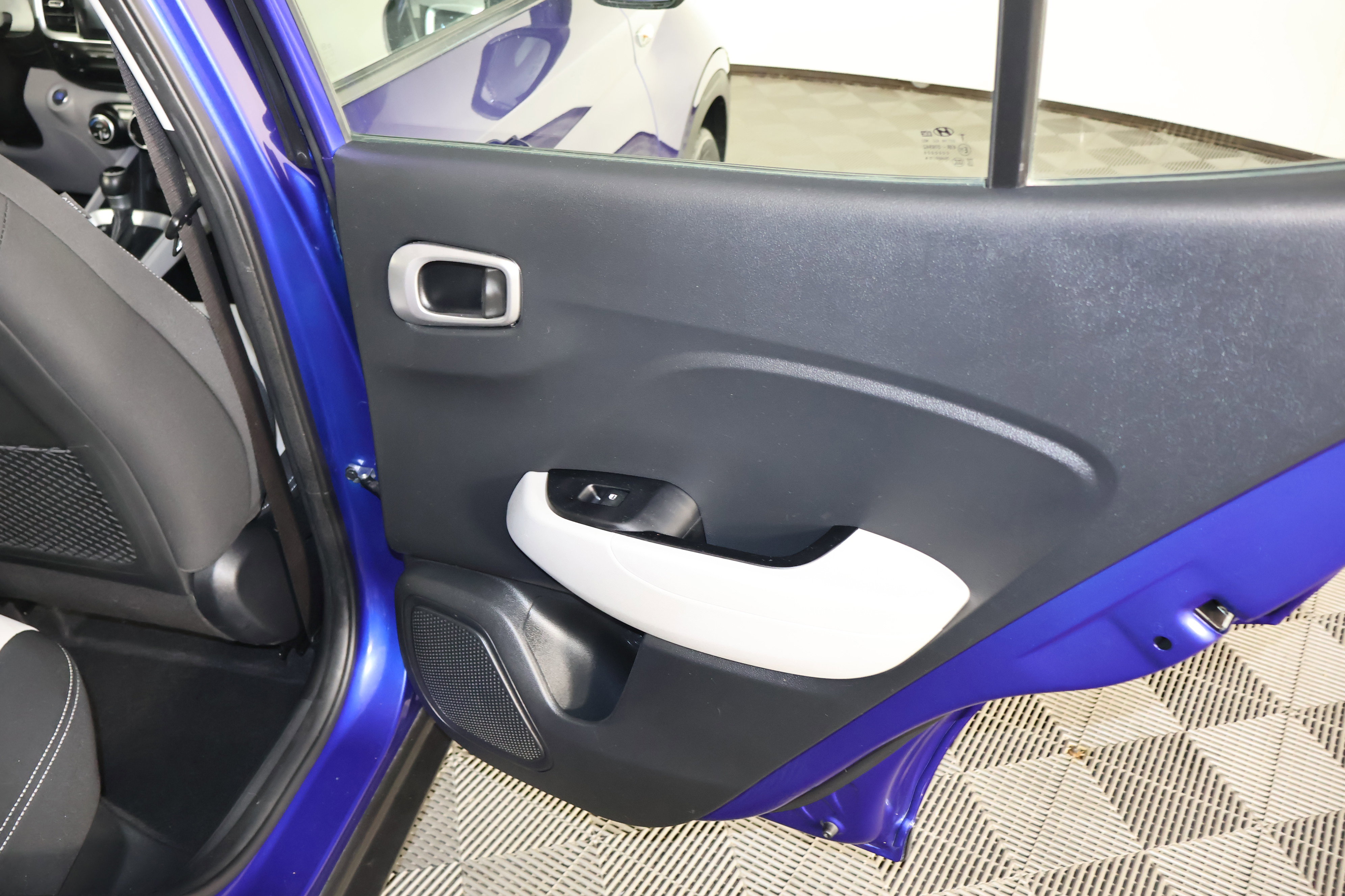 Used 2024 Hyundai Venue SEL image 43