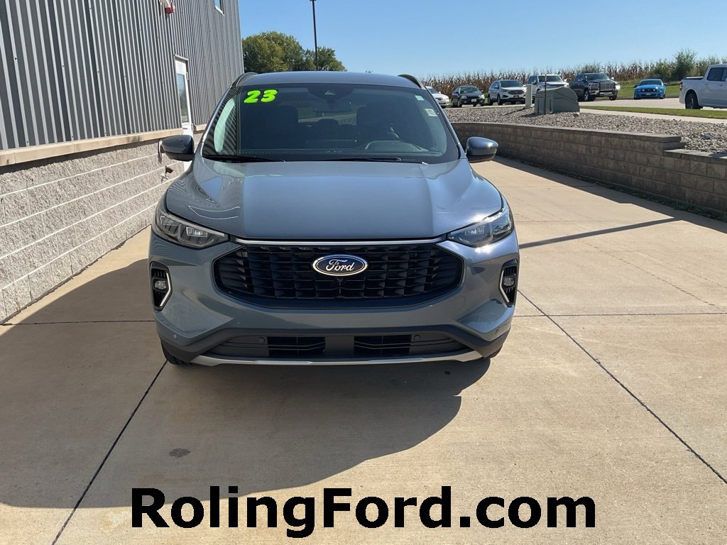 Used 2023 Ford Escape Platinum w/ Class II Trailer Tow Package image 4