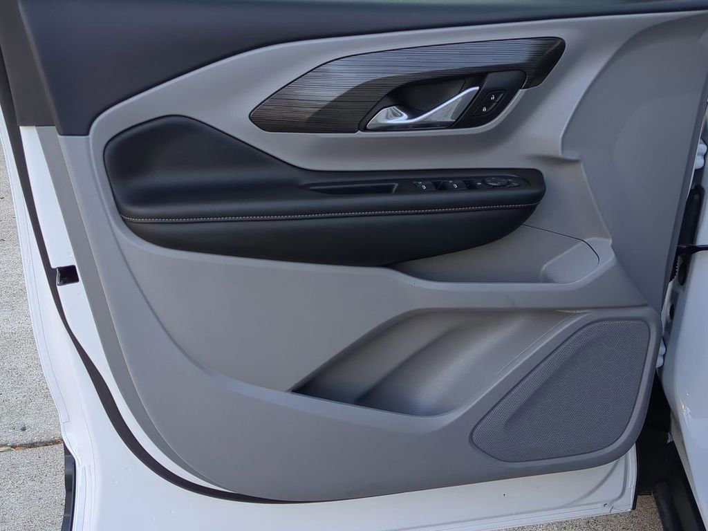 Used 2024 GMC Terrain SLE image 13