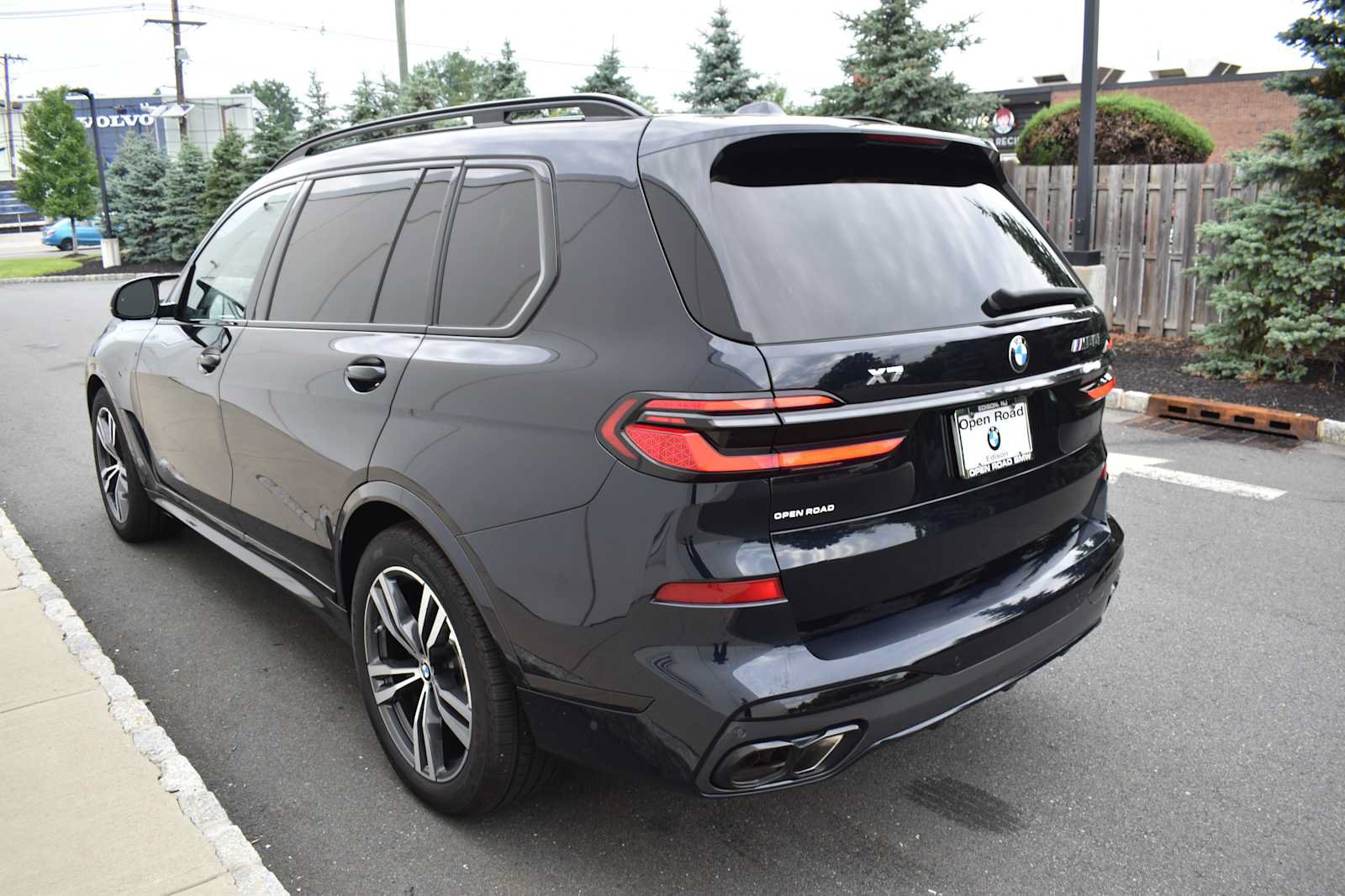 Used 2025 BMW X7 M60i w/ Executive Package AWD/4WD image 7