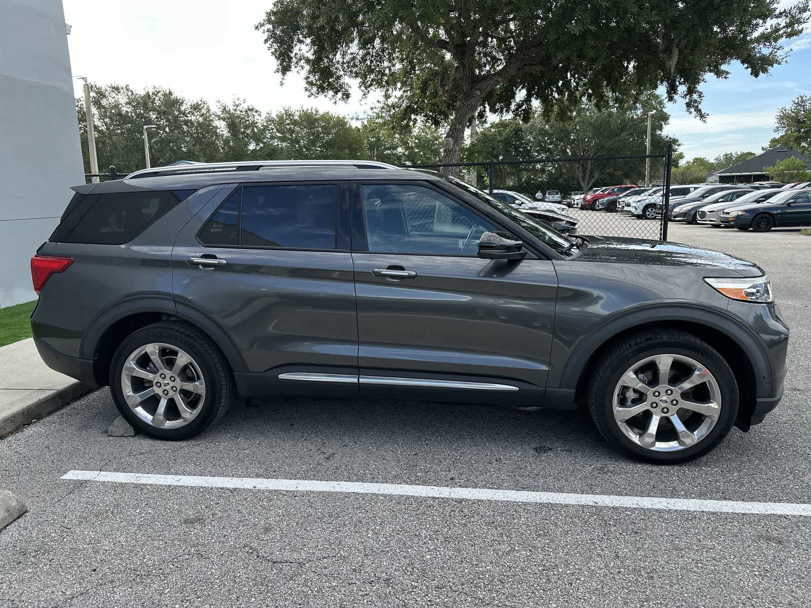 Used 2020 Ford Explorer Platinum w/ Premium Technology Package AWD/4WD image 10