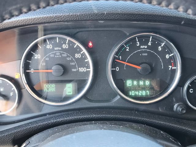 Used 2014 Jeep Wrangler Unlimited Sahara w/ Connectivity Group AWD/4WD image 27