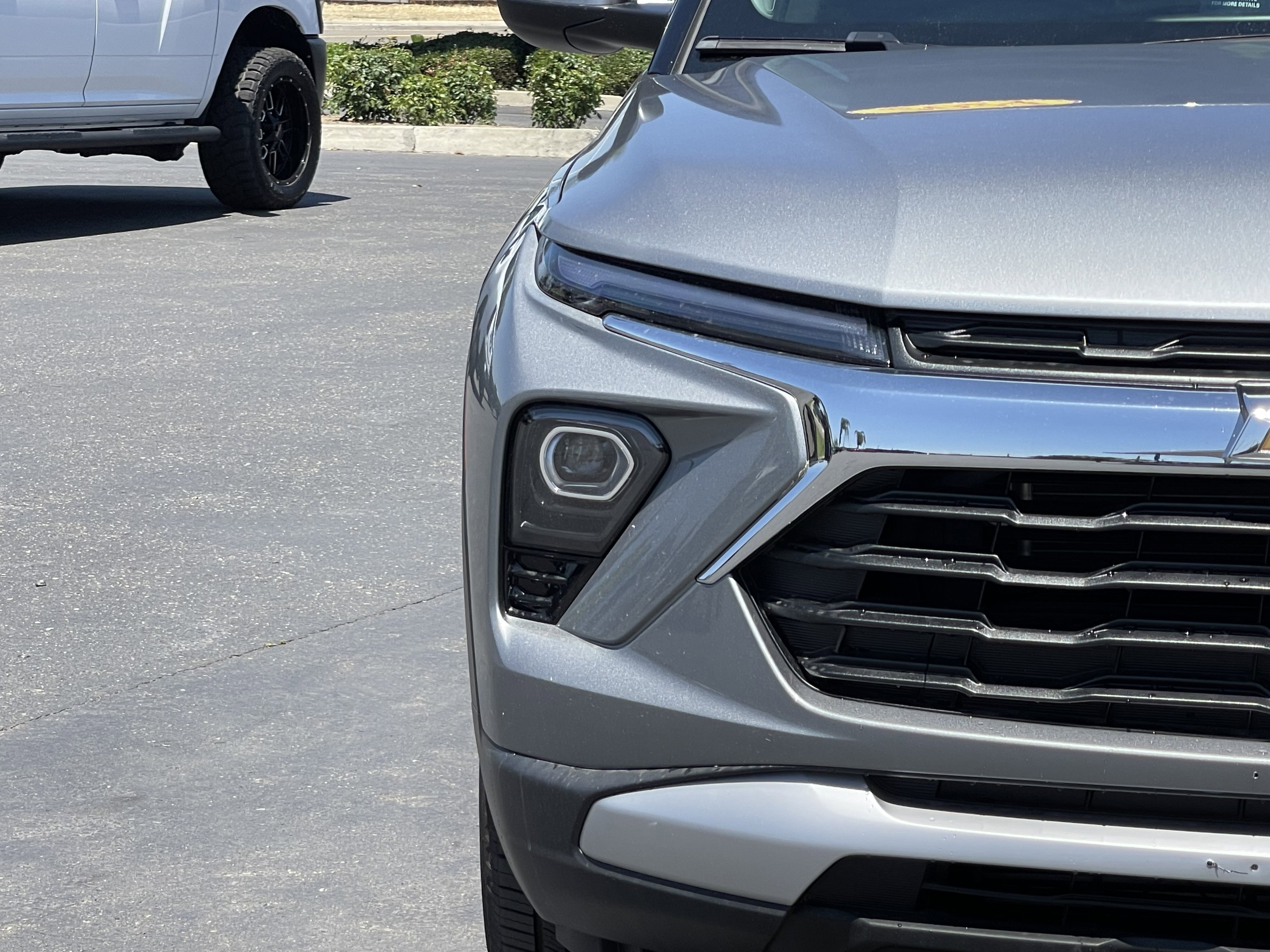 Used 2024 Chevrolet TrailBlazer LT FWD image 3