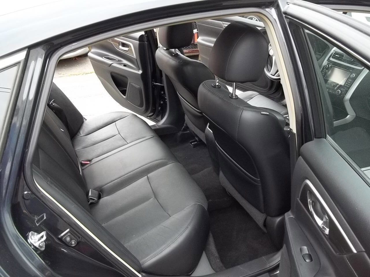 Used 2013 Nissan Altima 2.5 SL w/ Technology Pkg image 11