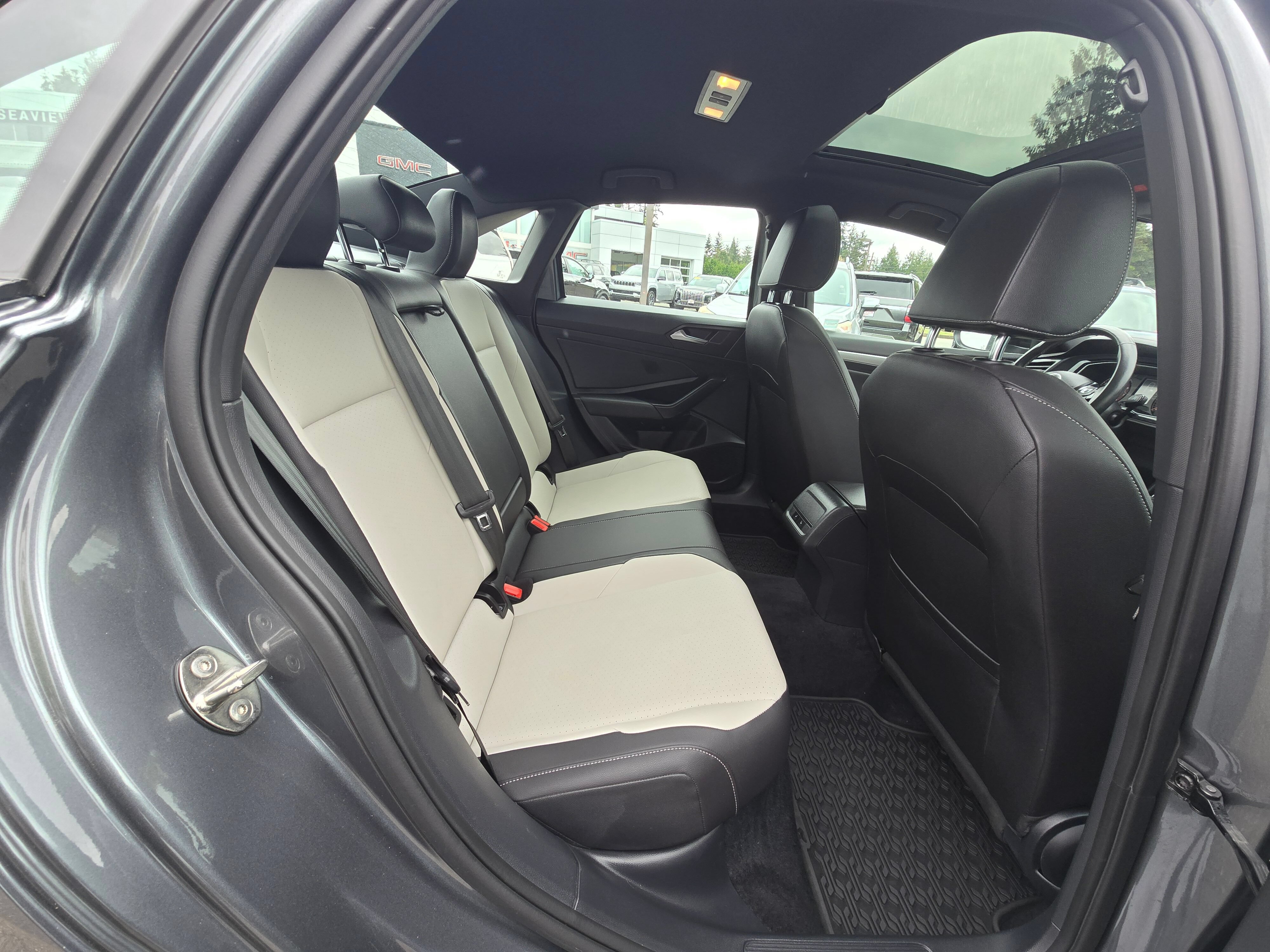 Used 2021 Volkswagen Jetta R-Line FWD image 12