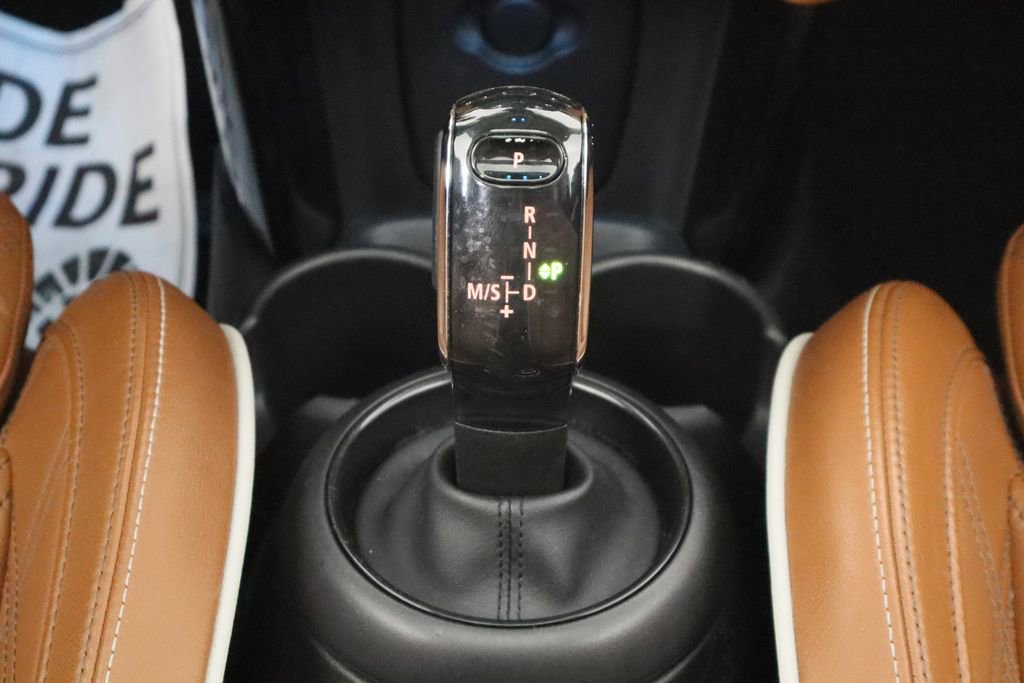 Used 2023 MINI Cooper 2-Door Hardtop w/ Signature Upholstery Package image 11