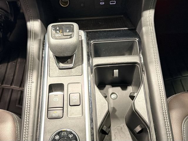 Used 2023 Nissan Pathfinder Platinum AWD/4WD image 16