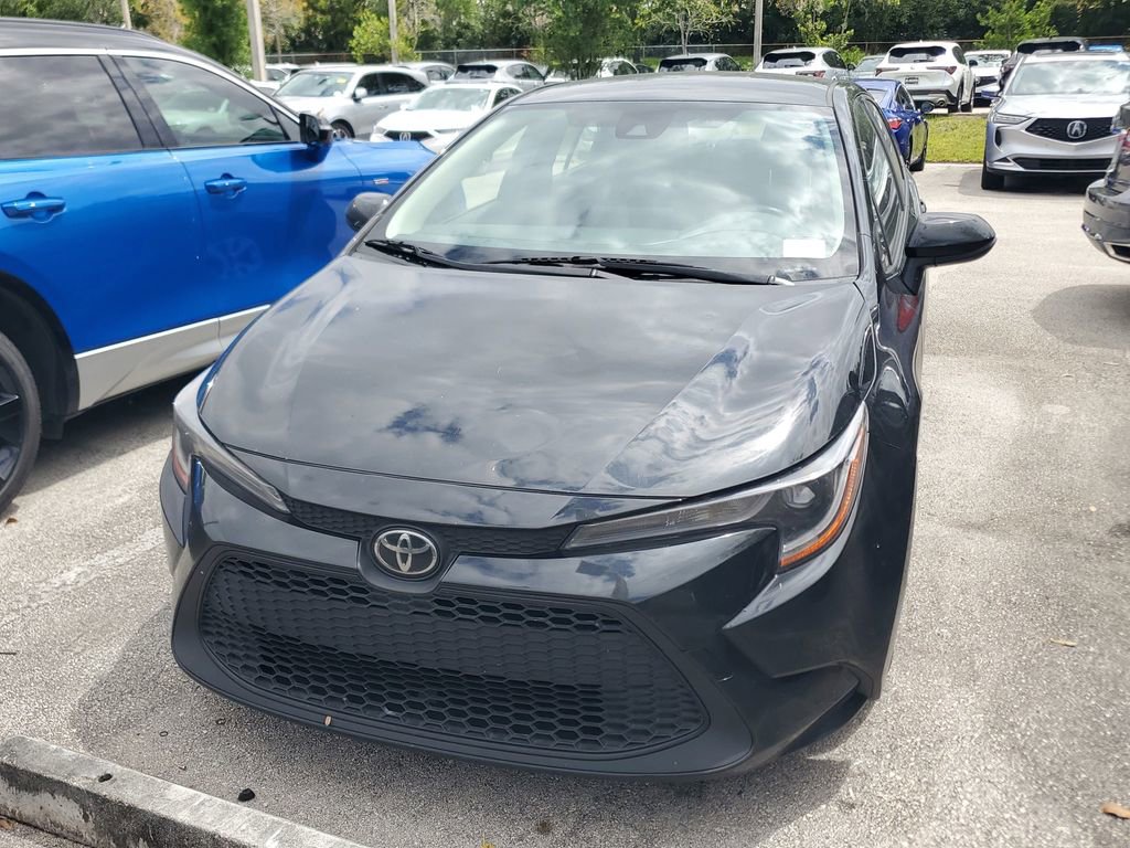 Used 2022 Toyota Corolla LE FWD image 3