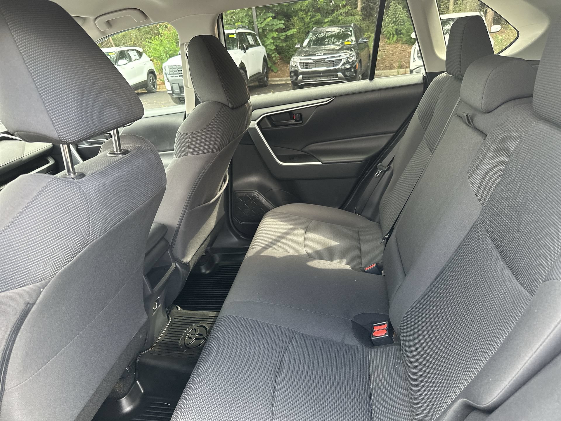 Used 2019 Toyota RAV4 LE FWD image 22