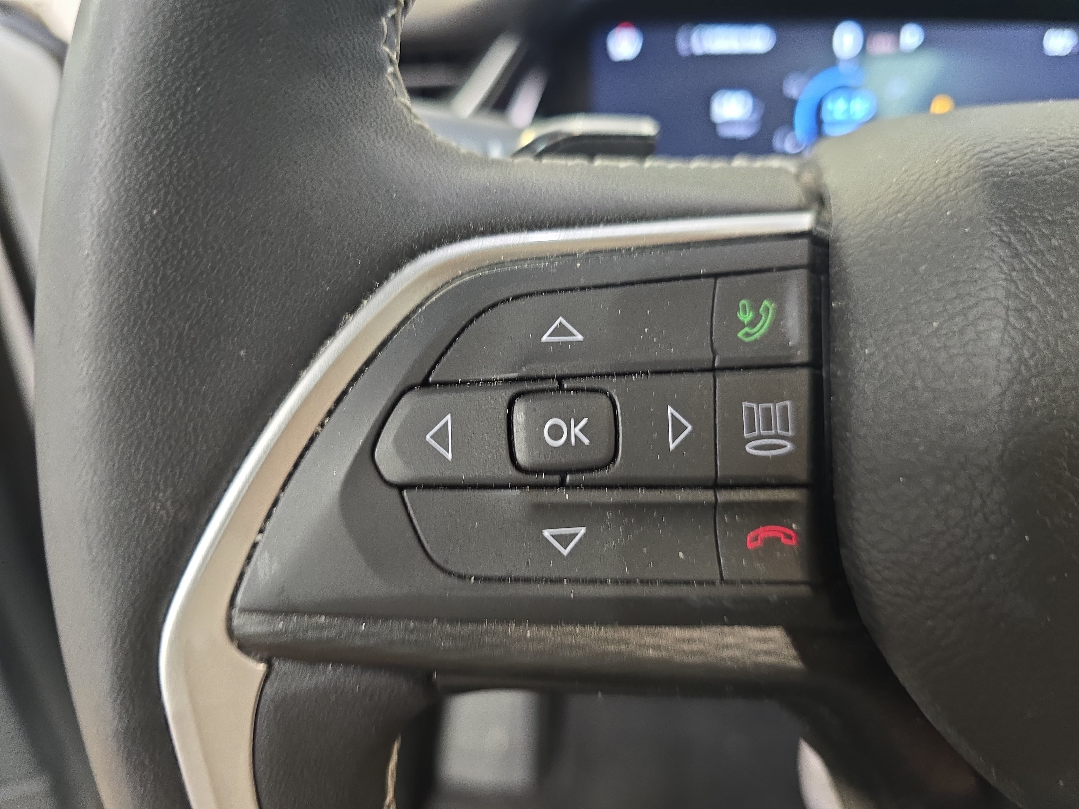 Used 2023 Jeep Grand Cherokee Altitude AWD/4WD image 14