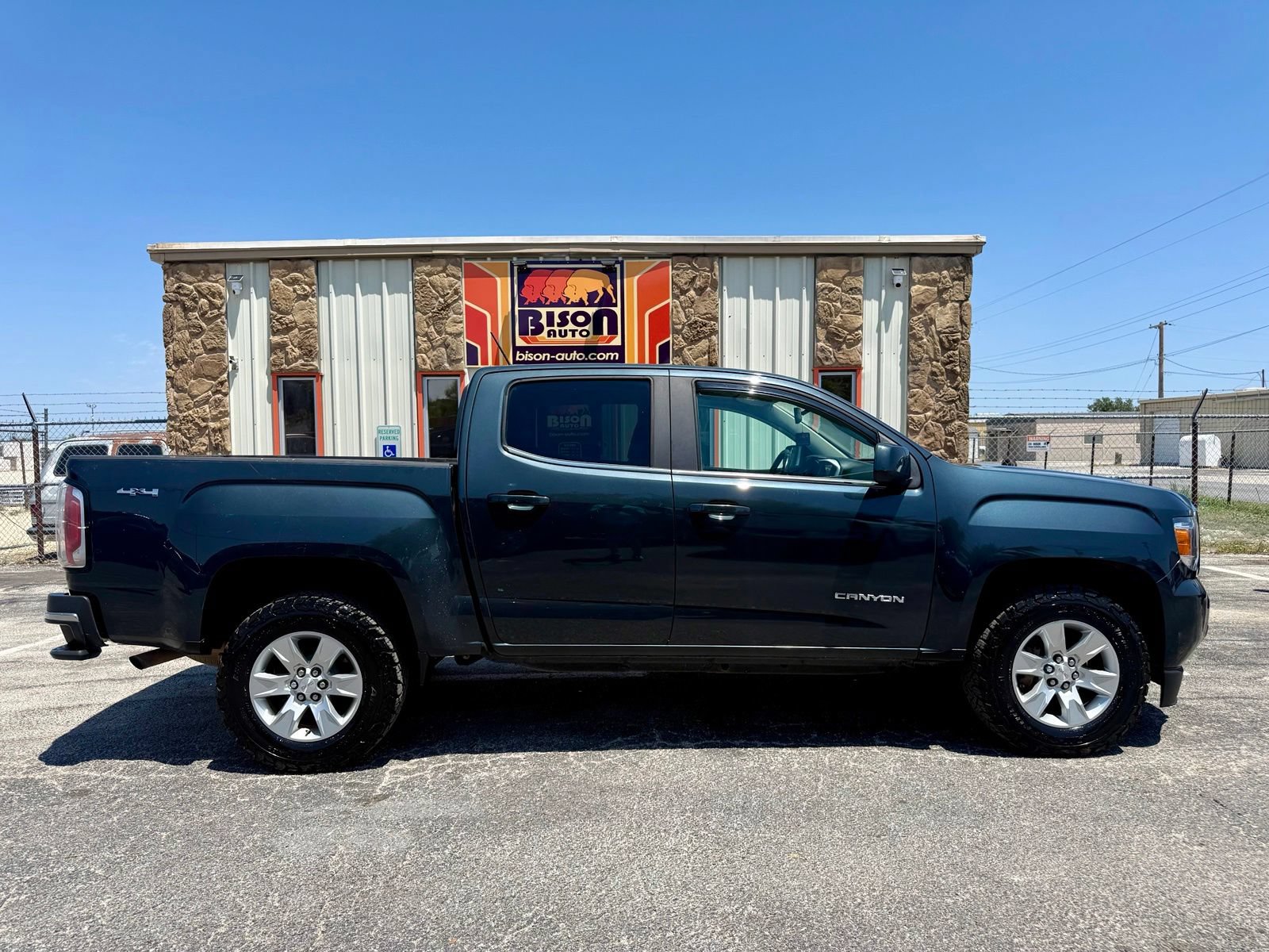 Used 2018 GMC Canyon SLE w/ SLE Convenience Package AWD/4WD image 2