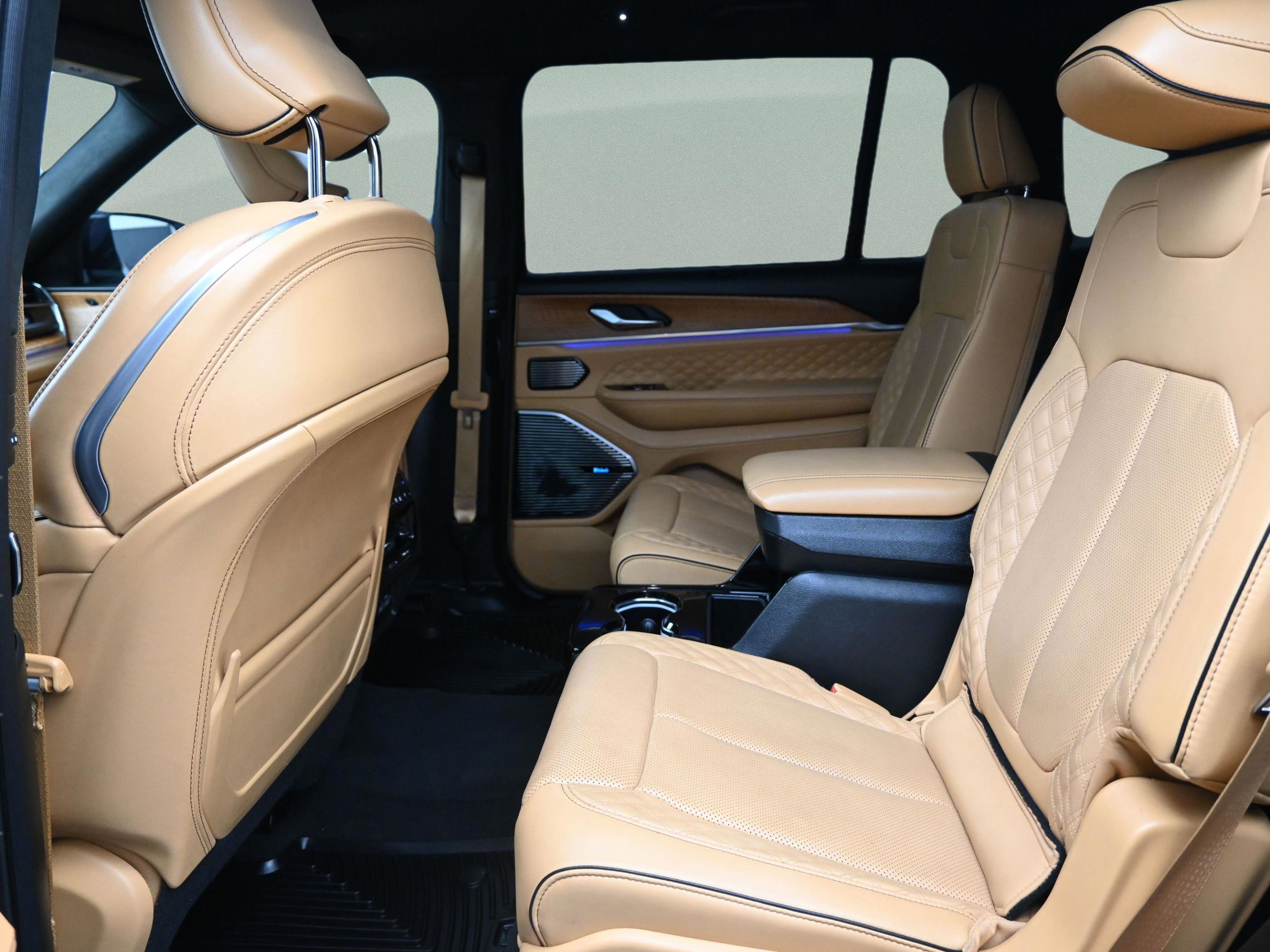 Used 2024 Jeep Grand Cherokee L Summit image 13