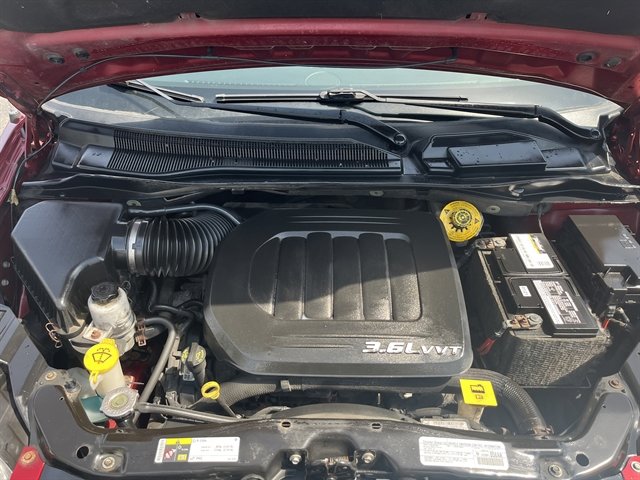 Used 2014 Chrysler Town & Country Touring FWD image 16
