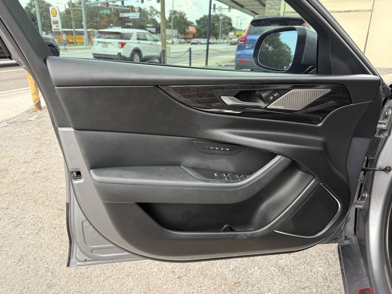Used 2020 Jaguar XE S RWD image 11