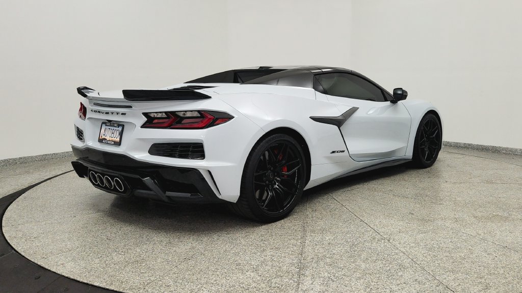 Used 2024 Chevrolet Corvette Z06 RWD image 5