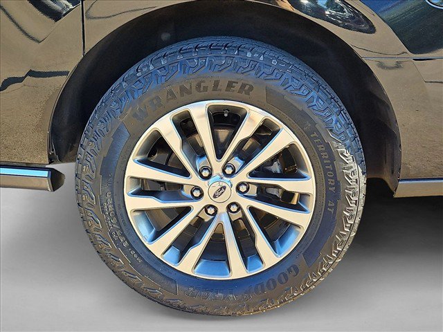 Used 2018 Ford Expedition Max Limited w/ Driver Assistance Package RWD image 25