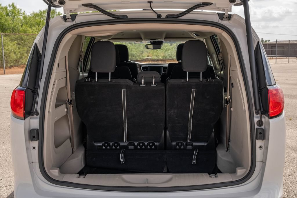 Used 2023 Chrysler Voyager LX FWD image 25