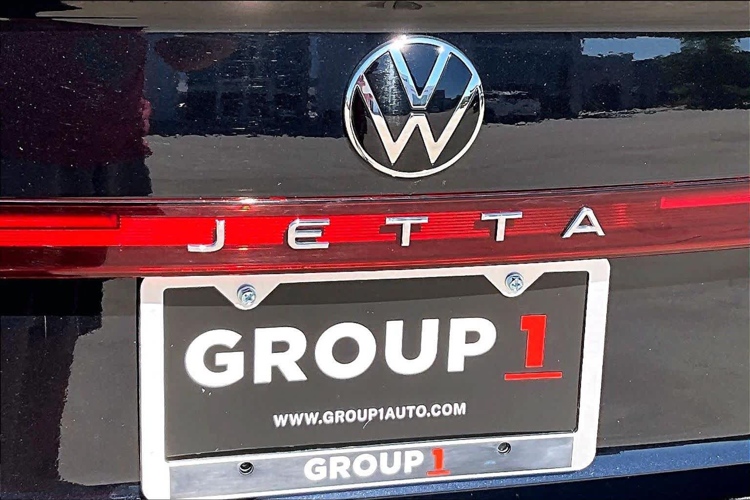 Used 2025 Volkswagen Jetta SE FWD image 25