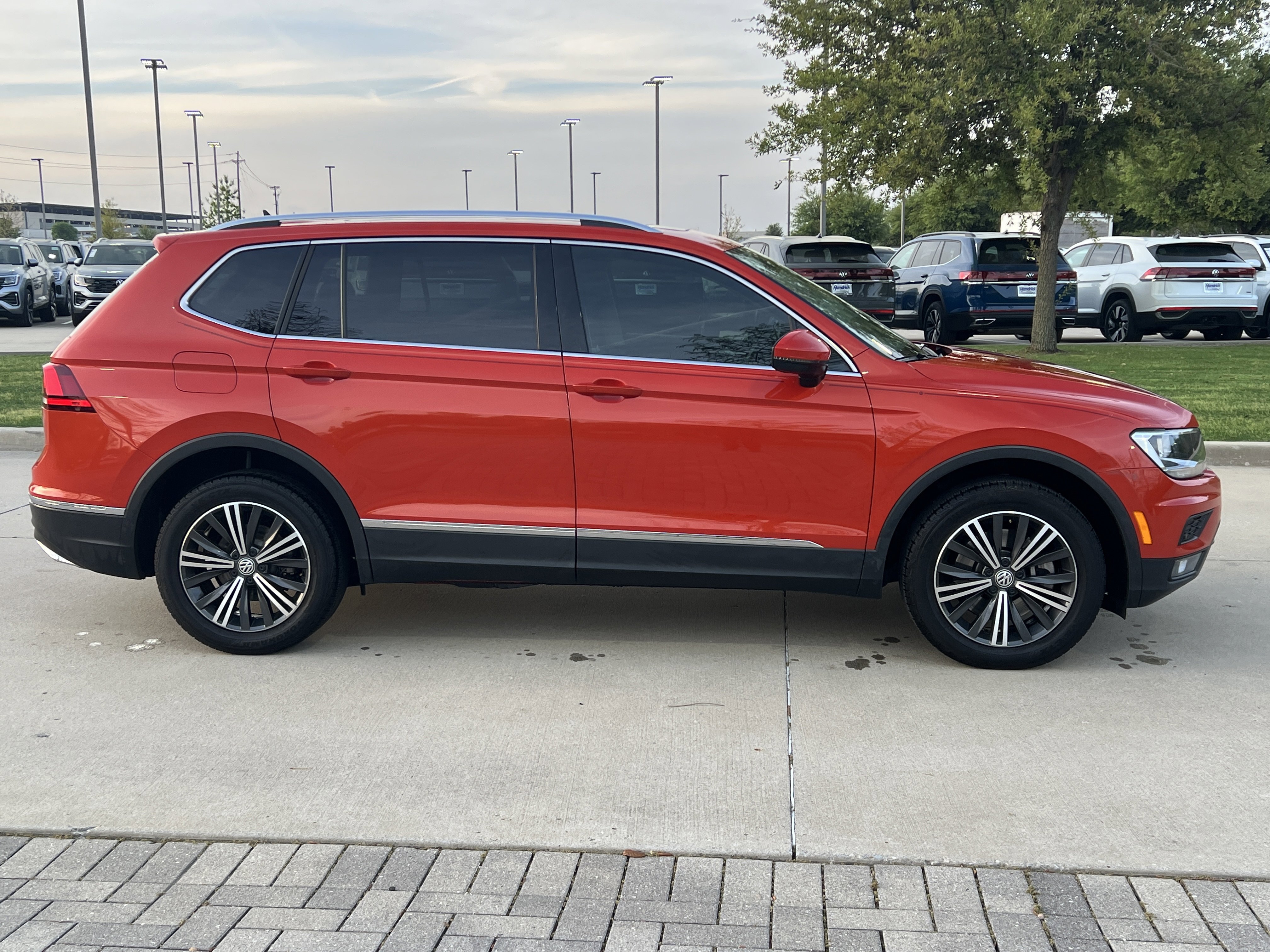 Used 2019 Volkswagen Tiguan SEL image 11
