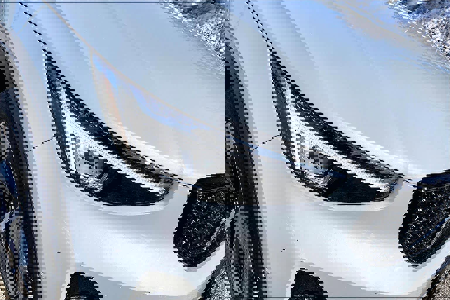 Used 2024 Volvo XC40 B5 Plus w/ Protection Package Premier image 26