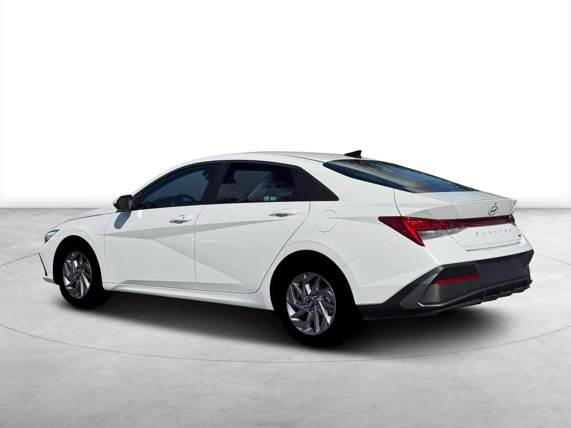 New 2026 Hyundai Elantra Hybrid FWD image 4