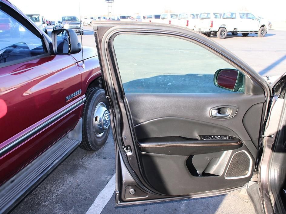 Used 2020 Jeep Compass Limited image 29