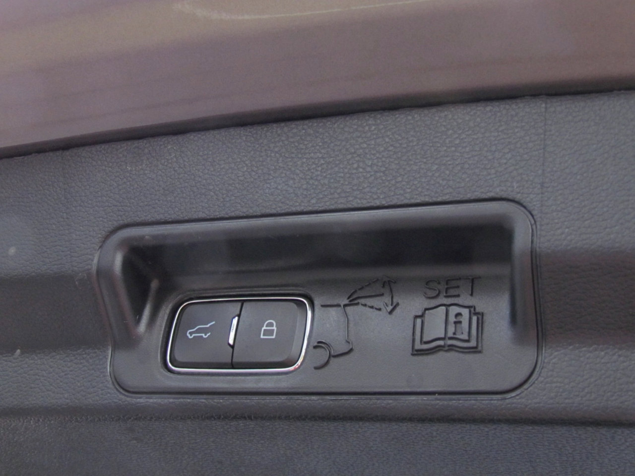 Used 2021 Ford Explorer XLT w/ Equipment Group 202A image 24