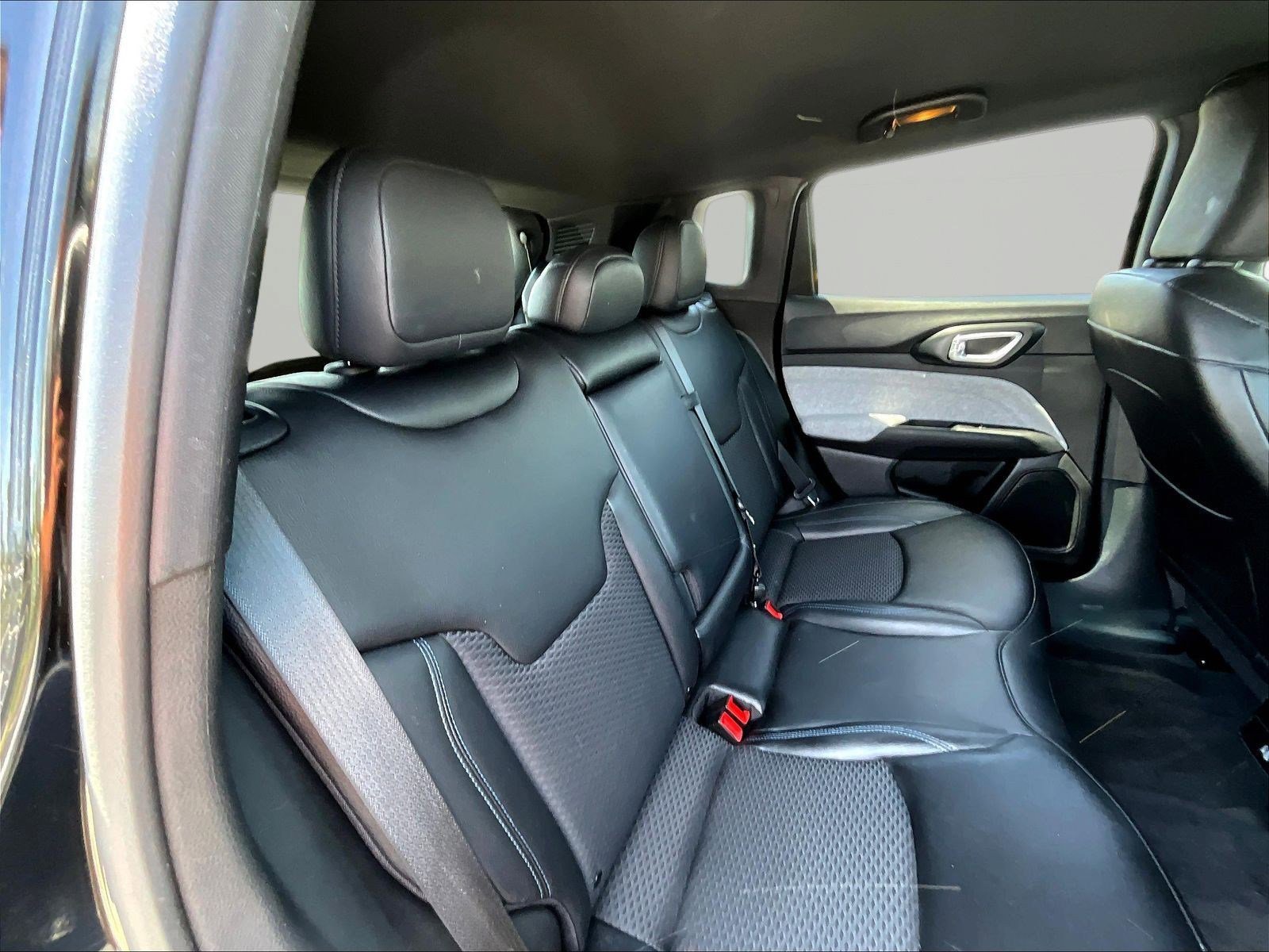 Used 2024 Jeep Compass Latitude w/ Convenience Group AWD/4WD image 25