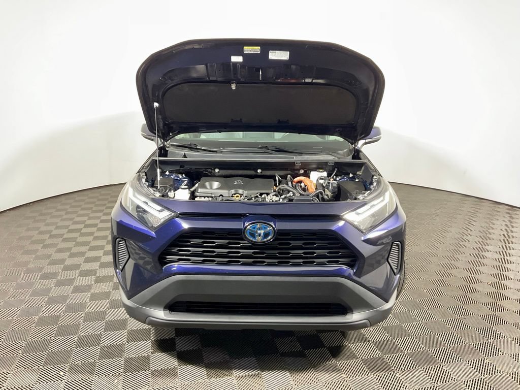 Used 2022 Toyota RAV4 XLE AWD/4WD image 9